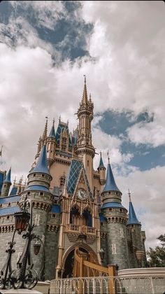 Disney Moodboard, Disney Marathon, Disney World Pictures, Disney World Magic Kingdom, Disney Orlando, Disney Vacation Club, Cinderella Castle, Disney Aesthetic