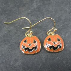 These beautiful estate earrings are gold plated. They feature enamel jack o lanterns. Measurements: 1/2 by 1 inch from the top of the earwire Condition: New old stock / never worn These earrings have been steam cleaned and sanitized. They are non returnable. Nickel-free Novelty Gold Earrings, Vintage Halloween Earrings As Gift, Vintage Earrings For Halloween Gift, Nickel-free Gold Novelty Earrings, Novelty Gold Nickel-free Earrings, Gold Novelty Earrings For Halloween, Handmade Gold Halloween Earrings, Gold Novelty Pierced Earrings, Novelty Gold Hypoallergenic Earrings