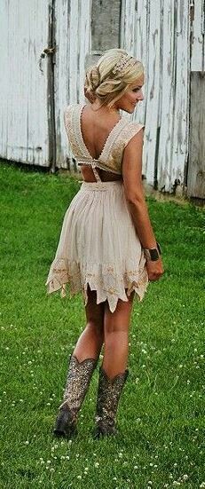 Dresses To Wear With Cowboy Boots, Country Girl Outfits, Vestidos Country, Country Western Dresses, Mode Country, Dresses With Cowboy Boots, Baby Mode, Estilo Hippy, Looks Country