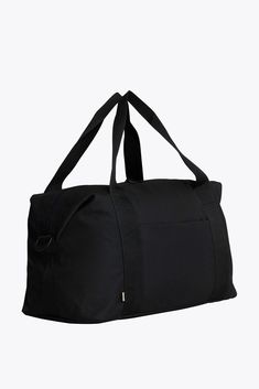 BÉIS 'The BEISICS Duffle' in Black - Large Travel Duffle Bag in Black Practical Black Travel Bag For Weekend Trips, Functional Solid Color Gym Bag For Everyday Use, Practical Black Weekender Bag With Luggage Sleeve, Casual Black Weekender Bag For Weekend Trips, Versatile Black Travel Bag For Weekend Trips, Modern Black Weekender Bag For Overnight Trips, Sporty Black Weekender Bag For Everyday, Black Sporty Weekender Bag For Everyday, Modern Black Gym Bag For Overnight Trips