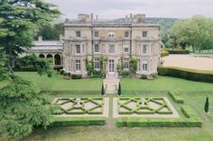 BEST UK COUNTRY HOUSE WEDDING VENUES Summer Wedding Venues, Hedsor House, Country Mansion, Sims Inspiration, English Houses, Sims Builds, Modern Wedding Venue