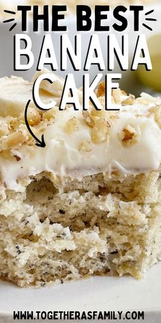 A slice of banana cake with cream cheese frosting and walnuts. Banana cake with sour cream and mashed bananas. Macaroni Goulash, Macaroni Lasagna, Macaroni Gratin, Penne Rustica, Spicy Macaroni, The Best Banana Cake, Cheese Quinoa