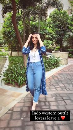 Jeans Tops Indian Style With Jacket, Women Shrug Outfits, Long Shrug With Jeans Outfit, Western Kurtis Design With Jeans, Salwar Styling Ideas, Indowestern Shrug Dresses, Indian Jeans Outfit Women, Printed Outfits Indian, Jacket Suits For Women Indian