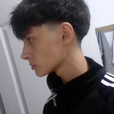 Fade Bajo, Tapper Fade, Taper Haircut, Faux Hawk Hairstyles, Ear Tattoo Ideas