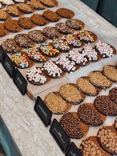 there are many different kinds of cookies on the table