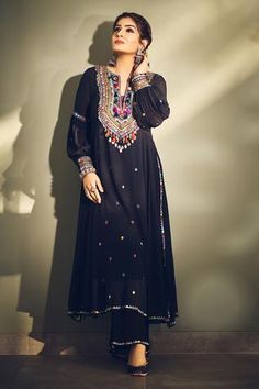 Shop for Karishma Khanduja Bareilly Black Georgette Embroidered Anarkali And Pant Set for Women Online at Aza Fashions Black Anarkali Suits Simple, Angarkha Kurti Pattern, Black Suit For Women Indian, Black Anarkali Dress, Black Indian Dress, Black Anarkali Suits, Heena Kochhar, Suits For Women Indian, Anarkali Designs