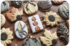 Royal Icing Sugar Cookies, Icing Sugar Cookies, Fall Decorated Cookies, Vegan Meringue, Royal Icing Sugar, Thanksgiving Cookies, Meringue Powder, Plaque Cookies, Vegan Sugar