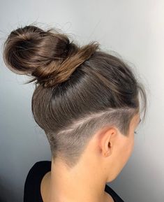 Under Hair Shaved, Under Shave, Female Undercut Long Hair, Side Shaved Hair, Easy Prom Hairstyles, Undercut Ponytail, Side Shaved