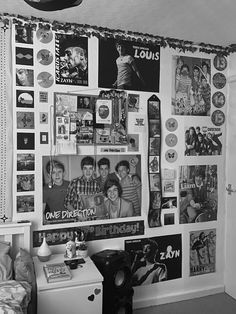 zayn malik, harry styles, niall horan, liam payne, louis tomlinson, one direction, 1D, bedroom decor, wall art, teen bedroon. One Direction Bedroom Ideas, Room Ideas Gray Walls, One Direction Room Decor Ideas, Music Bedroom Ideas, One Direction Bedroom, Music Inspired Bedroom, One Direction Room, Room Under The Stairs