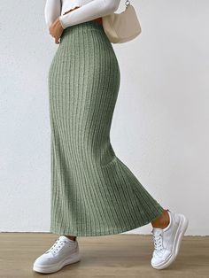 Chique Outfit, High Waisted Maxi Skirt, Knit Midi Skirt, Modest Clothing, Modest Fashion Outfits, Looks Vintage, Modest Outfits