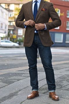 Brown Sports Coat Men, Sport Coat With Jeans, Sport Coat And Jeans, Brown Sport Coat, Blazer Outfits Men, Outfit Blazer, Herren Style, Mens Fashion Smart, Wedding Suits Men