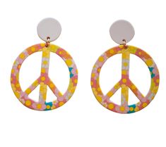 All of our earrings are nickel free. The backs are made of stainless steel and coated in 18kt gold. 2.75 inches tall 2 inches wide Get all the peace and love vibes you need with these happy hippie peace sign earrings! 60s Peace, Paz Hippie, Flower Power Hippie, Radiate Positive Vibes, Peace Earrings, Retro Roller Skates, Hippie Peace, Happy Hippie, Groovy Retro