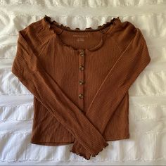 Brown Long Sleeve Super Cute, Brown Long Sleeve Has Buttons Down The Middle Can Be Worn On Or Off Shoulders Great Condition, Never Worn Tags: Long Sleeve, Poshmark, Spring, Summer, Fall, Winter, Closet, Sale, Fashion, Trendy, @Poshmark #Longsleeve #Cute #Pacsun #Brandymelville #Americaneagle Crochet Lace Tank Top, Cold Shoulder Shirt, Linen Crop Top, White Stripes Shirt, Oversized Flannel, Long Sleeve Outfits, Striped Crop Top, Striped Tank Top, Shoulder Shirts