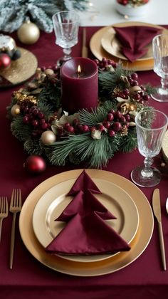 Christmas Table Setup, Christmas Dinner Table Decorations, Xmas Dinner Table, Hosting Decor, Christmas Dinner Set, Christmas Dinner Table Settings, Burgundy Christmas, Xmas Table Decorations, Christmas Table Setting