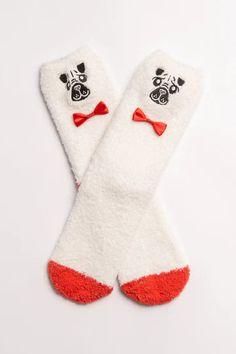 Fun Socks - Dog Face Introducing Fun Socks - Dog Face! Specially designed with dogs in mind, these socks are made from a blend of polyester and 2% Elastane fabric for maximum comfort and relaxation. Featuring a knitted pup-face and a festive red bow-tie, these socks are ultra cozy and super fun. Get your paws on them today! Animal Character, Fun Socks, Cozy Socks, Cat And Dog, Dog Face, Cats And Dogs, Shorts With Tights, Designer Socks, Denim Leggings