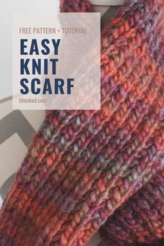 a knitted scarf with text overlay that says free pattern easy knit scarf