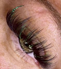 Pretty Lash Extensions Color, Eyelash Extensions With Color At The End, Green Lash Extensions Styles, Lashes With Green Color, Lash Extensions With Color And Glitter