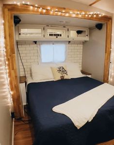 42 RV Bedroom Remodels for Cozy Inspiration Rv Bedroom Remodel, Camper Bedroom, Rv Updates, Cabin Trailer, Rv Bedroom, Rv Interior Remodel, Camper Design, White Bed Set