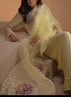 Bridal Dresses Pakistan, Be Simple, Pakistani Fashion Party Wear, Beautiful Pakistani Dresses, Bridal Dress Fashion, Dress Design Patterns, Saree Trends, Designer Party Wear Dresses