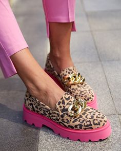 Mode Pastel, Punk Shoes, Punk Design, Pastel Outfit, Design Shoes, Platform Loafers, Casual Loafers, Carrie Bradshaw, Pink Shoes