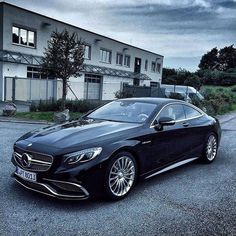 a black car parked in front of a building