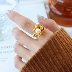 Irregular Lava Pearl Ring Pearl Ring Gold, Gold Pearl Ring, Pearl Types, Round Rings, Gold Plated Rings, Pearl Color, Steel Ring, Ring Gold, Pearl Ring