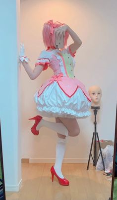 Madoka Cosplay, Mahō Shōjo Madoka Magica, Mahō Shōjo, Cosplay Tutorial, Anime Cover Photo, Poses References, Cute Halloween Costumes, Cute Cosplay