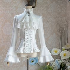 A cavalier blouse inspired by medieval knights. The neckline is decorated with bold frills and the cuffs are flared. The design beautifully accentuates the waistline. An elegant item that will be loved for generations to come. <Size> Small size Length: 57cm Shoulder width: 33cm Bust: 80-88cm Waist: 59-67cm Sleeve length: 65cm Medium size Length: 59cm Shoulder width: 36cm Bust: 90-98cm Waist: 69-77cm Sleeve length: 66cm Large size Length: 61cm Shoulder width: 40cm Bust: 100-108cm Waist: 79- Medieval Knights, Medieval Knight, White Queen, Pure White, Ruffles, Sleeve Length, Queen, Couture, Pure Products