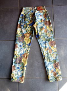 Very beautiful vintage pants from the 80s/90s floral print with pink orchids.... multicolor. Good condition. No hitch. Size small and will fit an S No returns or exchanges. Please ask all your questions before purchasing. Vintage Floral Pants, 90s Floral, Floral Print Pants, Jean Vintage, Pink Orchids, Print Pants, Vintage Pants, Womens Jeans, Floral Pants