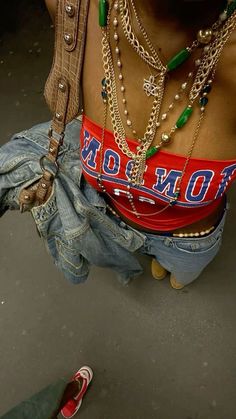 Big Jewelry Outfit, Scarf With Jeans, Eccentric Jewelry, Accessorizing Outfits, 00s Mode, Street Style Outfits Casual, Accessory Inspo, The Nerve, Earthy Outfits