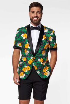 Why blend in if you were born to stand out? It’s time to let your bold personality shine through. Brighten up the black-tie dress code or make your festival wear classy with this stylish take on the classic Hawaiian shirt. You’ll own the dancefloor with this tropical tuxedo for sure. Black Tie Dress Code, Summer Suits Men, Shirts For Teens Boys, Halloween Suits, Christmas Suit, Suits Prom, Party Suits, Suit Shirts, Tuxedo For Men