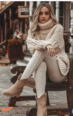 Autumn Outfits With Boots, Brown Snow Boots Outfit, Winter Woman Outfits, Winter Cold Weather Outfits, Beige Long Boots Outfit, Fall Date Outfits Women, Woman Outfit Winter, Winter Jean Outfits, 2024 Winter Outfits