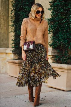 Floral Midi Skirt Outfit, Look Boho Chic, Winter Shopping, Midi Skirt Outfit, Millenial Fashion, Bloomingdales Fashion, Iu Fashion, Transparent Fashion, Seapunk Fashion