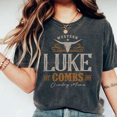 Tyler Childers, Luke Combs, Music Sweatshirts, Country Music Shirts, Shirt Designs For Men, Concert Shirts, Moda Vintage, Tour Shirt, Tour T Shirts