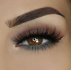 Bold Eyeshadow For Hazel Eyes, Subtle Green Eye Makeup, Party Eyeliner, Hair Color For Fair Skin, Eyes Ideas, Brunette Red, Bright Night, Hair Brunette, Smink Inspiration