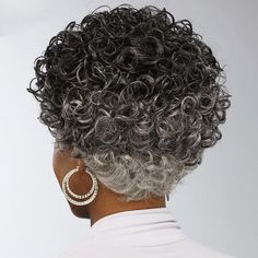 With its playful mix of gray and light silver highlights, you’ll step out in style and turn heads wherever you go! Auburn Highlights, Wavy Layers, Silver Highlights, Natural Highlights, Spiral Curls, Spring Styles