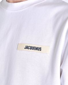 Jacquemus men's logo t-shirt in white. This shirt features a crew neckline, short sleeves and a logo tag at the left chest. Tshirt Message Ideas, Merchandise Ideas Clothing, Shirt Label Design, Off White Tshirt, Street Style Shirt, Vintage Shirt Design, T Shirt Label, Text Tshirt, Product Composition