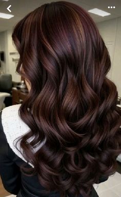 Mahogany Balayage, Dark Burgundy Hair, Exotic Hair Color, Hair Colour For Green Eyes, Hair Color Mahogany, Mahogany Hair, Reddish Brown Hair, Wine Red Hair, Hair Curling Tips