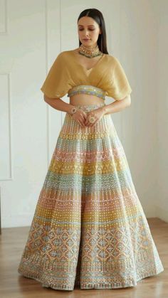 Traditional Dresses New Patterns, Haldi Dress For Guest, Lehenga Designs For Wedding Guest, Traditional Outfit For Wedding, Fashionable Traditional Outfits, Lehenga Design For Women, India Lehenga Design, Lehenga Outfits For Wedding, Wedding Outfit For Women Indian