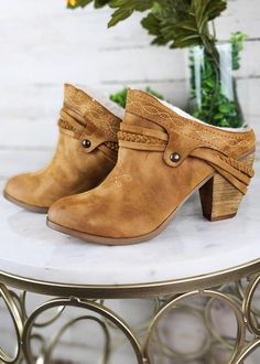 How amazing are these booties?? Your skinny jeans can't wait to pair with these!! Warm Fluffy Inside 2.5" Heel Distressed Faux Suede Due to the inside lining, we recommend sizing up! Western Style, Western Fashion, Faux Suede, Heels