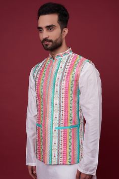 Ivory Dupion Striped Bundi Jacket Design by Siddhartha Bansal Men at Pernia's Pop Up Shop 2023