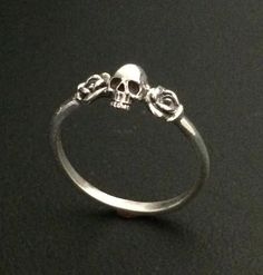 Adjustable Skull Print Rings For Gift, Vintage Skull Print Rings As Gift, Skull With Roses, Friends Cute, Gothic Skull, Skulls And Roses