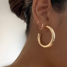 Classic lightweight gold chunky hoops you can wear everyday 14k Gold Filled Diameter 37mm / Thickness 6mm Open back closure Cute Piercings, Golden Jewelry, Pretty Jewellery, Ear Jewelry