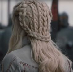 Lotr Fanfiction, Alien Hairstyles, Daenerys Hairstyle, Medevial Hairstyle, Oc Features, Daenerys Hair, Duchess Of York, House Targaryen