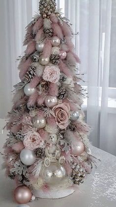 French Country Front Porch, Tout Rose, Glam Christmas, Pink Xmas, Elegant Christmas Trees, Creative Christmas Trees, Handmade Christmas Crafts, Pink Christmas Decorations