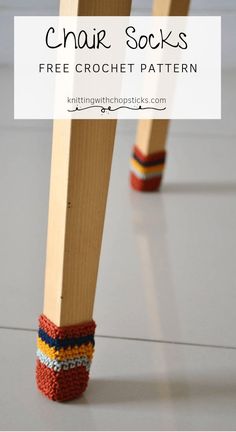 a pair of crocheted socks on top of a wooden pole with text overlay that reads, chair socks free crochet pattern