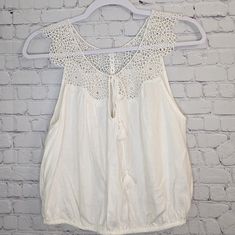 Free People New With Tags! Size Women's Xs Detailed Embroidery Graces The Shoulders And Wraps Around The Back And Neckline Of A Flowy Linen-Blend Camisole With Tassel Ties At The Keyhole Cutout. Style Name: Free People Clover Croft Crochet Camisole. Style Number: 5823809. Crochet Camisole, Cutout Style, Crochet White, Blue White Top, Detailed Embroidery, Free People Blouse, Cream Blouse, Embellished Blouse, Square Neck Top