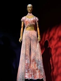 the lehenga was also a part of NMACC's exhibition. Iconic Bollywood Outfits, Bole Chudiyan, Indian Outfits Modern, Desi Vibes, Trendy Outfits Indian, Traditional Indian Dress, Bollywood Outfits