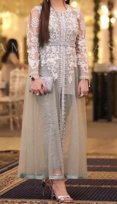 Long Net Shrug Design, Net Shrug Design, Net Shrug, Shrug Design, Net Jacket, Celana Jogger Wanita, Design Kurti, Pakistani Party Wear Dresses, Shadi Dresses