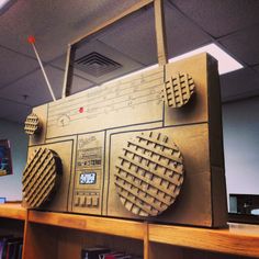 an old radio sitting on top of a wooden shelf